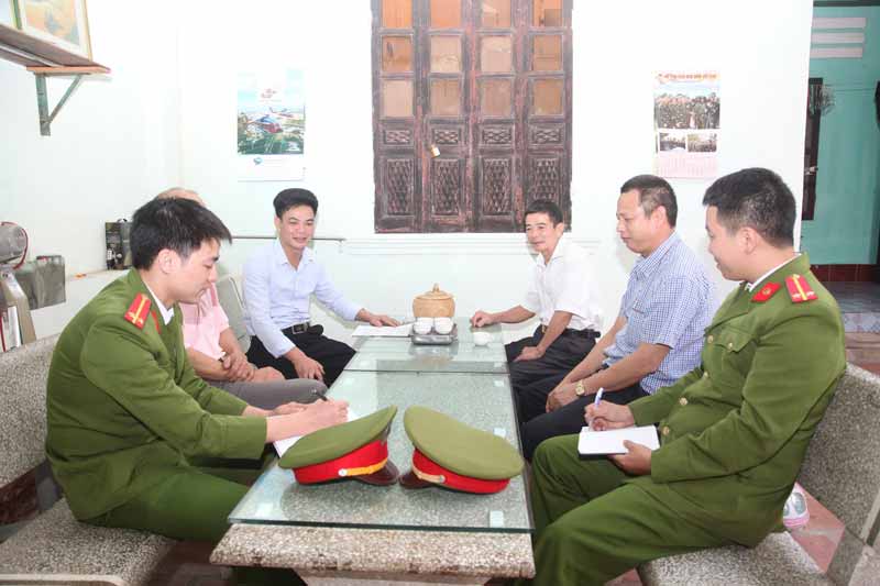 Công an phường Khai Quang (Vĩnh Yên - Vĩnh Phúc) đẩy mạnh tuyên truyền để người dân trên địa bàn tích cực tham gia đấu tranh, tố giác tội phạm ma túy. Ảnh: Trường Khanh