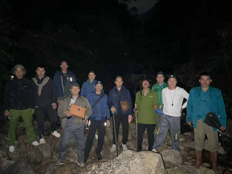 Lực lượng cứu hộ xuyên đêm cứu hộ phi công dù lượn bị nạn ở Lai Châu