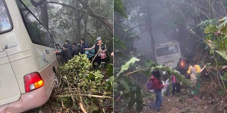 Xe khách chở 29 người lao xuống vực ở Tam Đảo