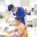 Bé trai 7 tuổi bất ngờ yếu liệt tứ chi, không ngờ là căn bệnh cực hiếm gặp