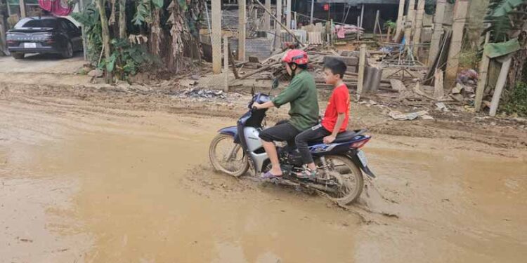 Tuyến đường đã xuống cấp nghiêm trọng. (Ảnh: VV)