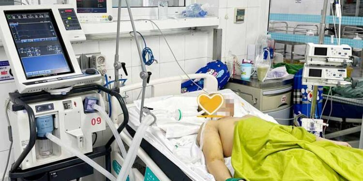 Chàng trai 21 tuổi nguy kịch do sốc nhiệt khi đi xe máy về quê giữa trưa nắng