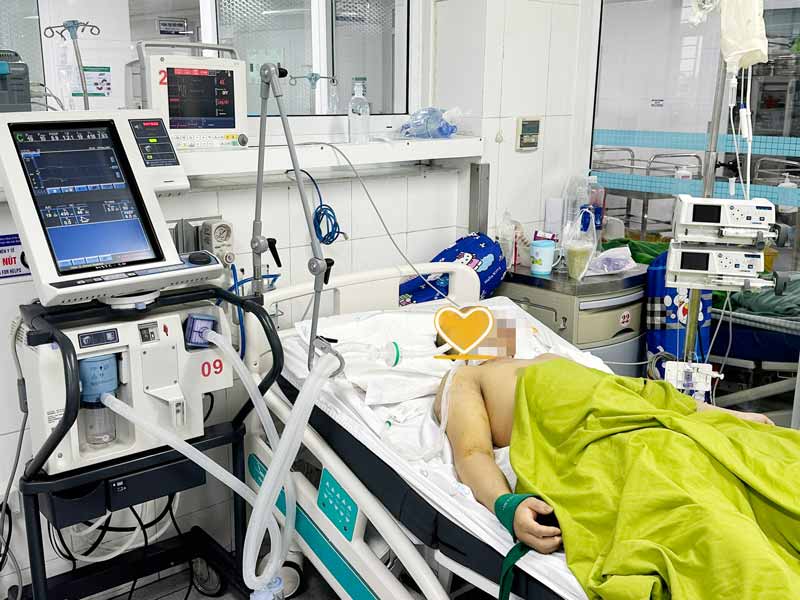 Chàng trai 21 tuổi nguy kịch do sốc nhiệt khi đi xe máy về quê giữa trưa nắng